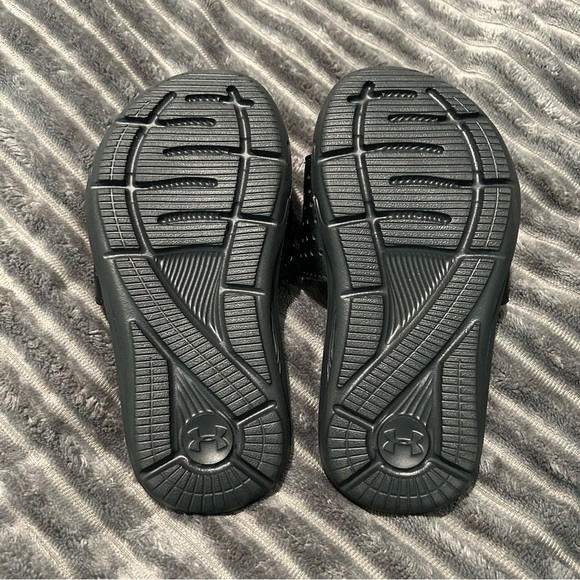 FINAL CALL -NWOT Under Armour Kids Slides - size 12 - Picture 3 of 4